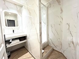 7 Art Hotel Cannes