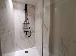 7 Art Hotel Cannes