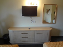 Empress Inn and Suites by The Falls