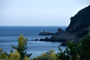 Lichnos Beach Hotel & Suites