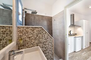 Stratos Studios & Apartments