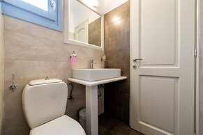 Stratos Studios & Apartments
