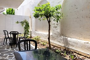 Stratos Studios & Apartments