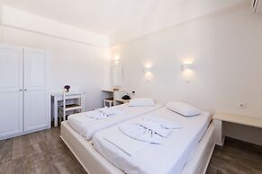Stratos Studios & Apartments