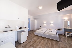 Stratos Studios & Apartments