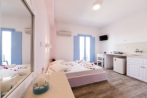 Stratos Studios & Apartments