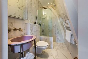 Amstel Corner Hotel