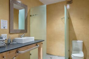 Colourful Manor Luxury Lodge