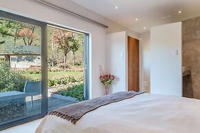 Colourful Manor Luxury Lodge