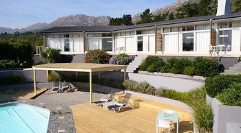 Colourful Manor Luxury Lodge