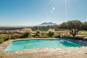 Colourful Manor Luxury Lodge