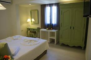 Alkyoni Beach Hotel
