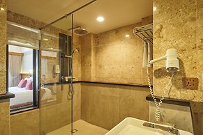 The Lokha Legian Resort & Spa