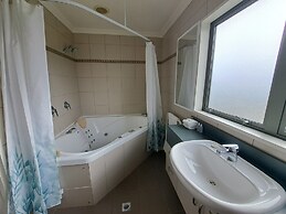 Hotel Lake Brunner