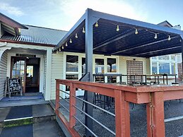 Hotel Lake Brunner