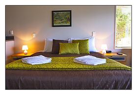 Hotel Lake Brunner