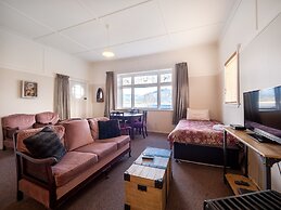 Hotel Lake Brunner