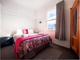 Hotel Lake Brunner