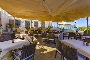 Selena Beach Hotel