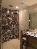 Royal Orchid Central Grazia
