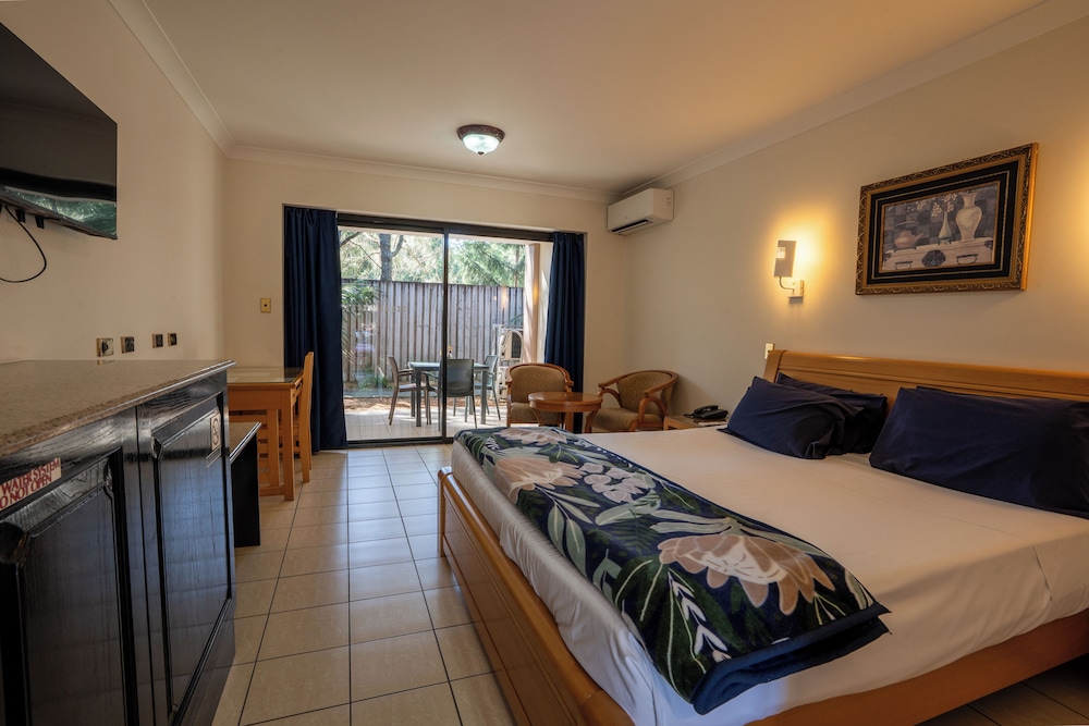 Novena Palms Motel
