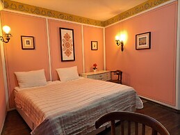 Family Hotel at Renaissance Square
