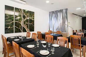 Hotel Genesis