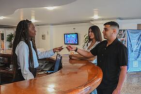 TAMA Hotel Granada Real Cali