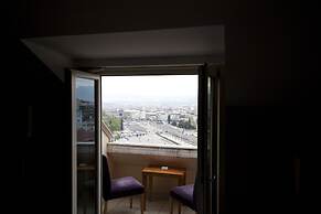 Tugcu Hotel Select