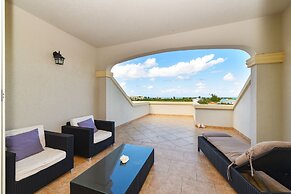 Hotel La Vista Azul