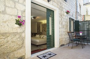 Authentic Luxury Rooms
