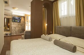 Authentic Luxury Rooms