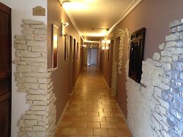 Garden's Hotel