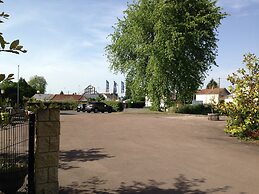 Garden's Hotel
