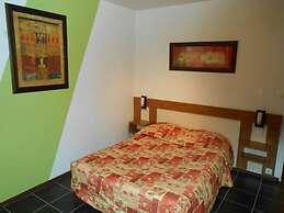 Garden's Hotel