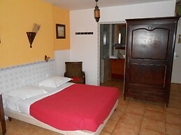 Garden's Hotel