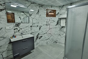 La Casa Cave