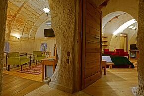 La Casa Cave