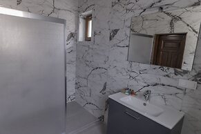 La Casa Cave