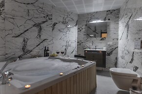 La Casa Cave