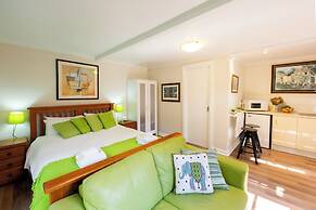 Holly Lodge