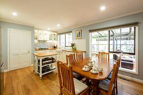 Holly Lodge