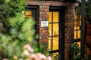 Holly Lodge