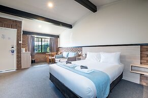Olde Tudor Hotel