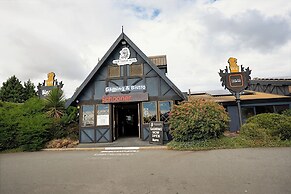 Olde Tudor Hotel