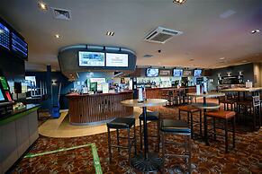 Olde Tudor Hotel