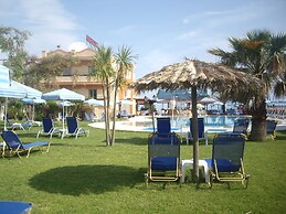 Ninos on the Beach