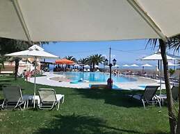 Ninos on the Beach