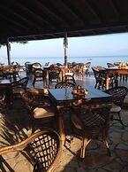 Ninos on the Beach