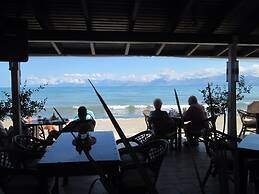Ninos on the Beach